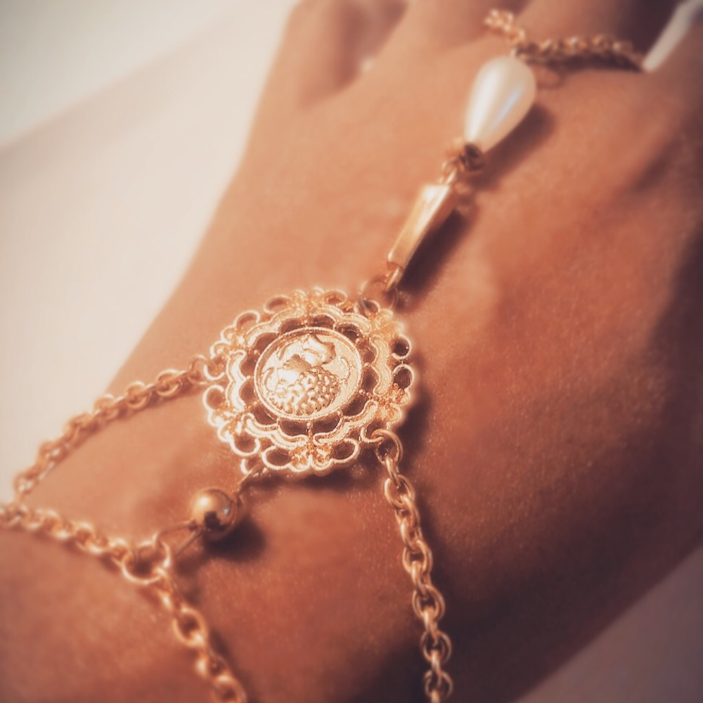 Handcrafted “slave bracelet” gold, pearl, pendant